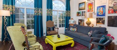 Smart TV, books, stereo