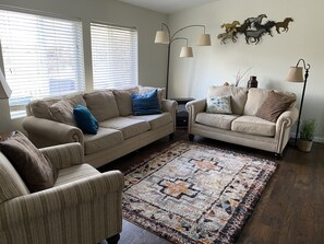 TV, books, printers - Come relax, work & enjoy country air.  Beautiful winter has arrived!   (Ashland)