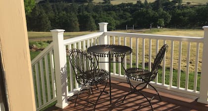 Come relax, work & enjoy country air. Beautiful winter has arrived!