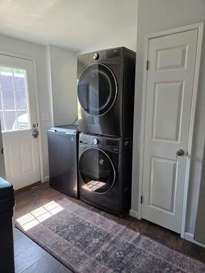 Interior - Come relax, work & enjoy country air. (Ashland)