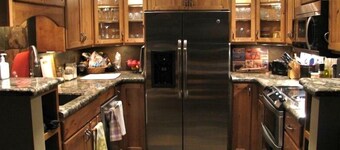 3 Bedroom Condo,  Great Location for Ski Families to Super Bee Lift