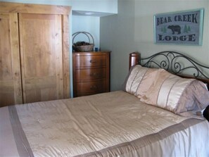 3 bedrooms, iron/ironing board, travel cot, free WiFi