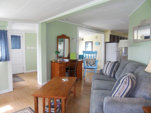 Smart TV, DVD player, video library, stereo