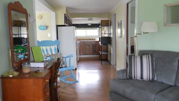 Smart TV, DVD player, video library, stereo