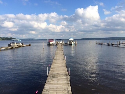 Bemus Chautauqua Lakefront Cottage - Low boat traffic bay- waterfront- new dock