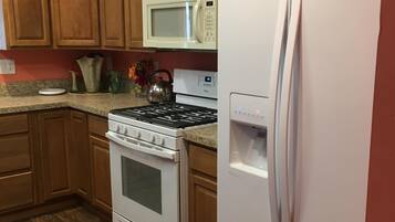 Refrigerador, microondas, horno, lavavajillas