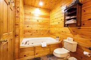 Combined shower/tub, jetted tub, hair dryer, towels