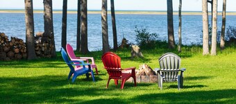 Sandy Days Beach House - Private Waterfront Property