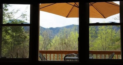 Schwarzer Berg Versteck: Romantisches Mtn. Ansichten, Whirlpool und tierfreundlich!