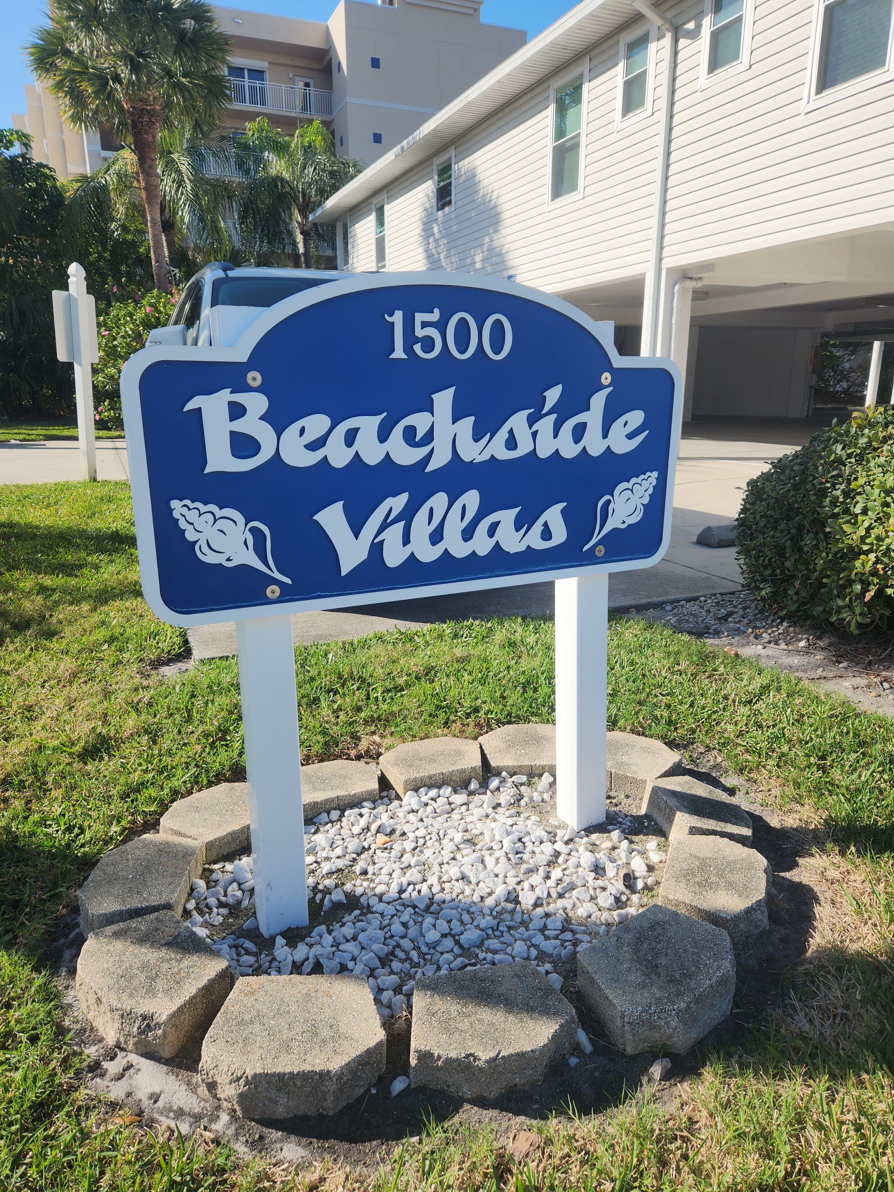 A sign for Beachside Villas with a number 1500.