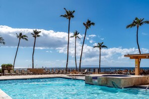 A heated pool - BEAUTIFULLY REMODELED WITH GREAT OCEAN VIEW! (Kihei)