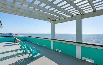 Featured "HGTV Dream Home" - Best View on the Oceanfront!