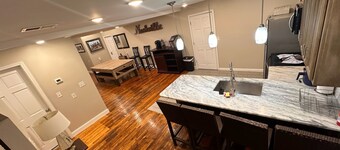 Tuggle Houseナッシュビルのダウンタウンから8分、10人用（5ベッド、ソファ） 