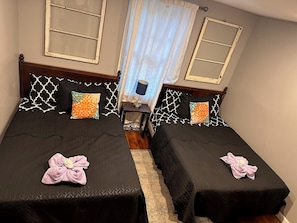 5 habitaciones, tabla de planchar con plancha y wifi gratis