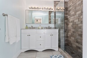 Articles de toilette gratuits, sèche-cheveux