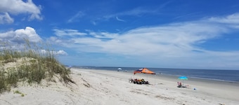East Beach House w/ Pool 5BR Sleeps 12 Marsh Front