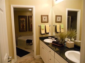 Toallas, jabón y papel higiénico