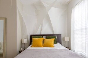 2 bedrooms, iron/ironing board, WiFi, bed sheets - Magical villa -Private pool-spa & garden, Beautiful Home- Magical Heated Pool and Spa (Lake Worth)