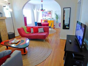 TV - Magical villa -Private pool-spa & garden, Beautiful Home- Magical  Heated Pool and Spa  (Lake Worth)