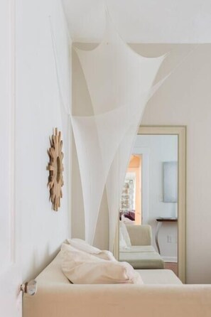 Interior - Magical villa -Private pool-spa & garden, Beautiful Home- Magical Heated Pool and Spa (Lake Worth)