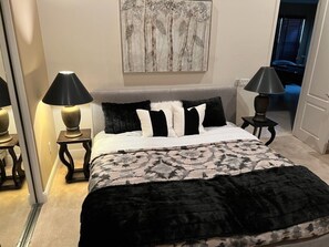 5 bedrooms, iron/ironing board, free WiFi, bed sheets - Enjoy Comfort w/Family & Friends, Big Home w/Views,Mtns./Golf, Fire Pit! #241158 (La Quinta)