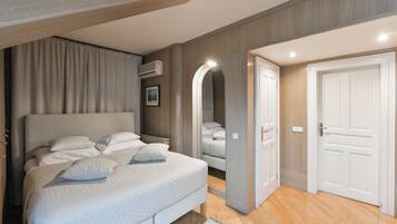 4 bedrooms, desk, iron/ironing board, WiFi