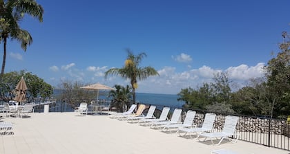 Moon Bay Key Largo Eigentumswohnungs-Wasser-Ansicht. Volle Rückerstattung bei Teilaufenthalt. Der Himmel des Tauchers