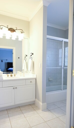 Combined shower/tub, towels, soap, shampoo