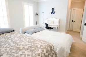 4 bedrooms, iron/ironing board, WiFi, bed sheets