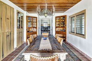 Dining - Luxury Adobe in Wine Country w/ Pool, Hot Tub & Ping-Pong, 10 min from downtown (Paso Robles)