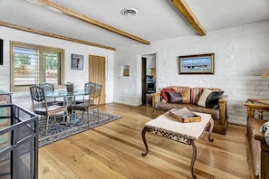 Smart TV, fireplace, DVD player