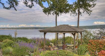 Serene getaway close to the beach with garden for couples or solo adventurers