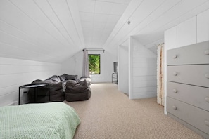 4 habitaciones, tabla de planchar con plancha, wifi y ropa de cama