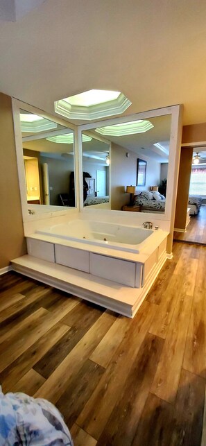 3 makuuhuonetta, silitysrauta/-lauta, Wi-Fi, vuodevaatteet