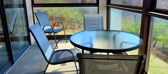 3 bed 3 bath WITH BREATHTAKING VIEWS! Famous Hippopotamus pool/swim up bar .