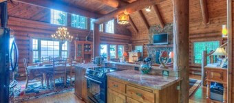 Timber Lodge Log Home, 10 Person Theater Room, Hot Tub, Pool Table, Ocean Views!