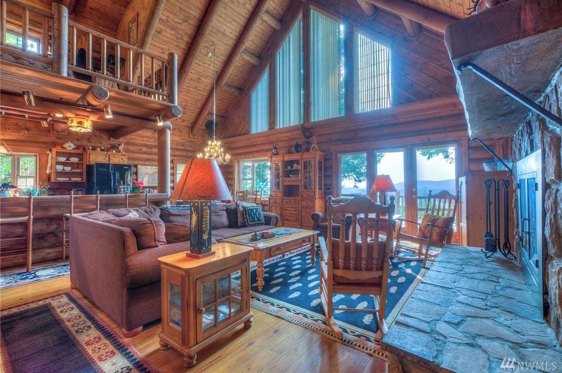 TV connectée, cheminée, jeux vidéo, lecteur de DVD