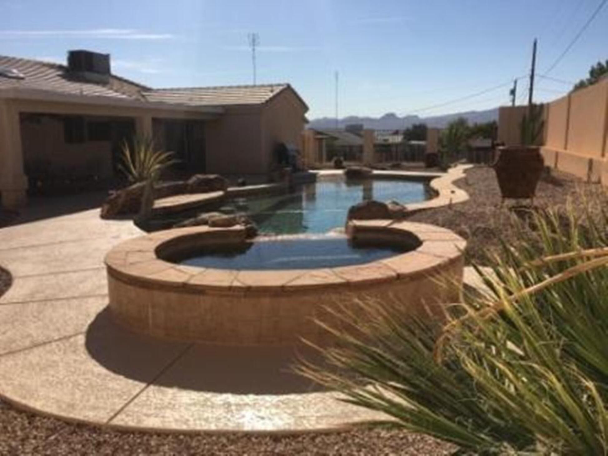 Beautiful Lake Havasu Home with Beach Entry Pool/Swim ~Up~ Bar