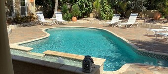 Schwimmen, entspannen, ein Stück Paradies genießen!