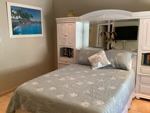 3 bedrooms, in-room safe, iron/ironing board, free WiFi
