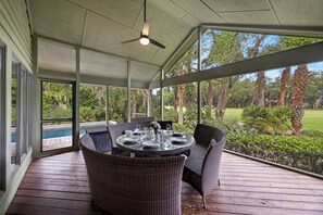 Outdoor dining - SPACIOUS Kiawah Home, Pet Friendly and Private Pool! (Kiawah Island)