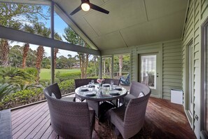 Outdoor dining - SPACIOUS Kiawah Home, Pet Friendly and Private Pool! (Kiawah Island)