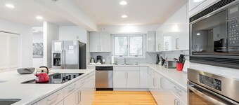 SPACIOUS Kiawah Home, Pet Friendly and Private Pool!