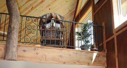 Antler Hill Lodge- Newly Built!