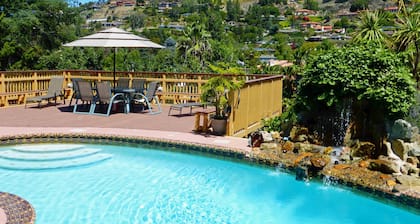 *** Ylellinen Estate Home-Sumptuous Views - Resort Like!***