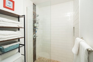 Shower, hair dryer, towels, soap - 5 Min Walk to Uptown | Views + Pet Yard (Sedona)