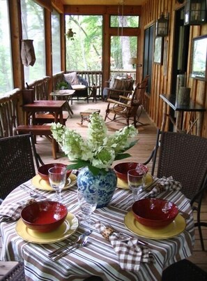 Dining - Rustic and Sophisticated Accommodation (Brevard)