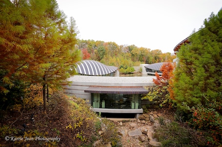 Exterior. Steps To Downtown Bentonville IV