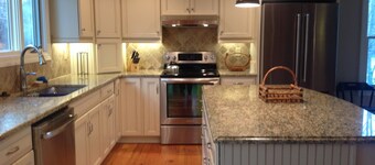 Hjem ved vandet: Fantastisk udsigt + rolig hule svømning - 