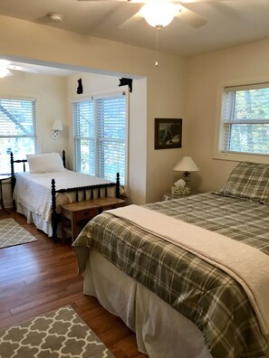 4 habitaciones, tabla de planchar con plancha, cuna de viaje y internet 